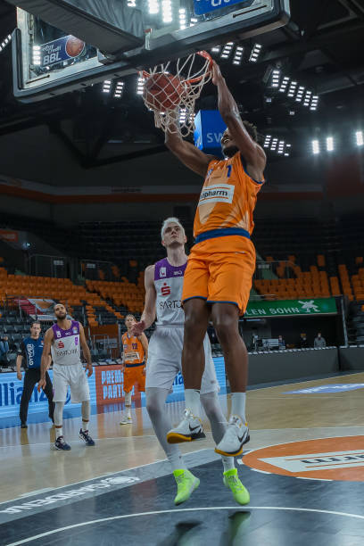 多运动员的 多运动员的