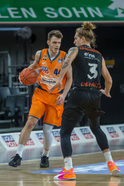 继续追逐金 继续追逐金